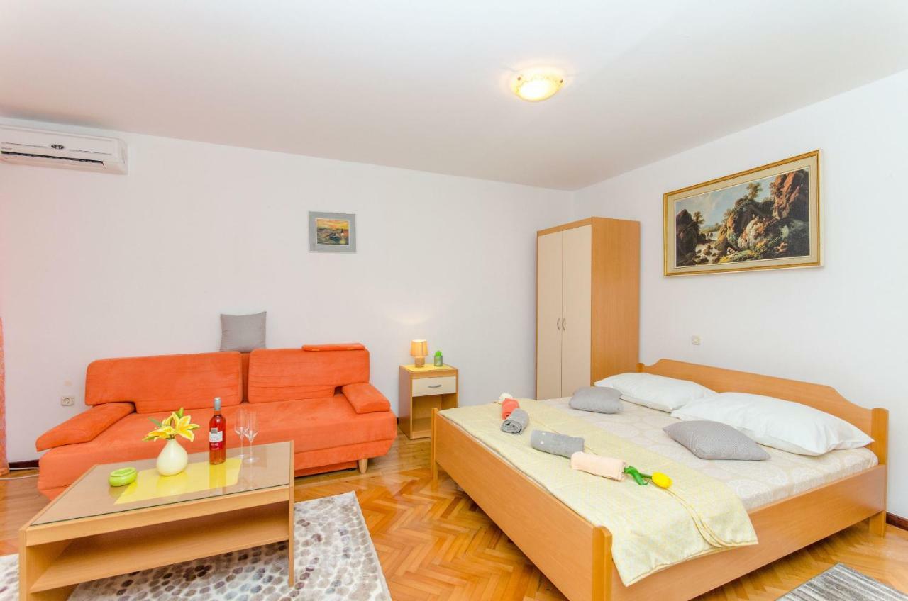 Apartments And Room Sun & Sea Podgora Exterior photo