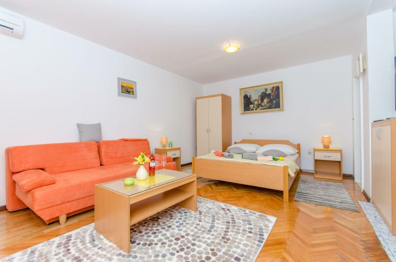 Apartments And Room Sun & Sea Podgora Exterior photo