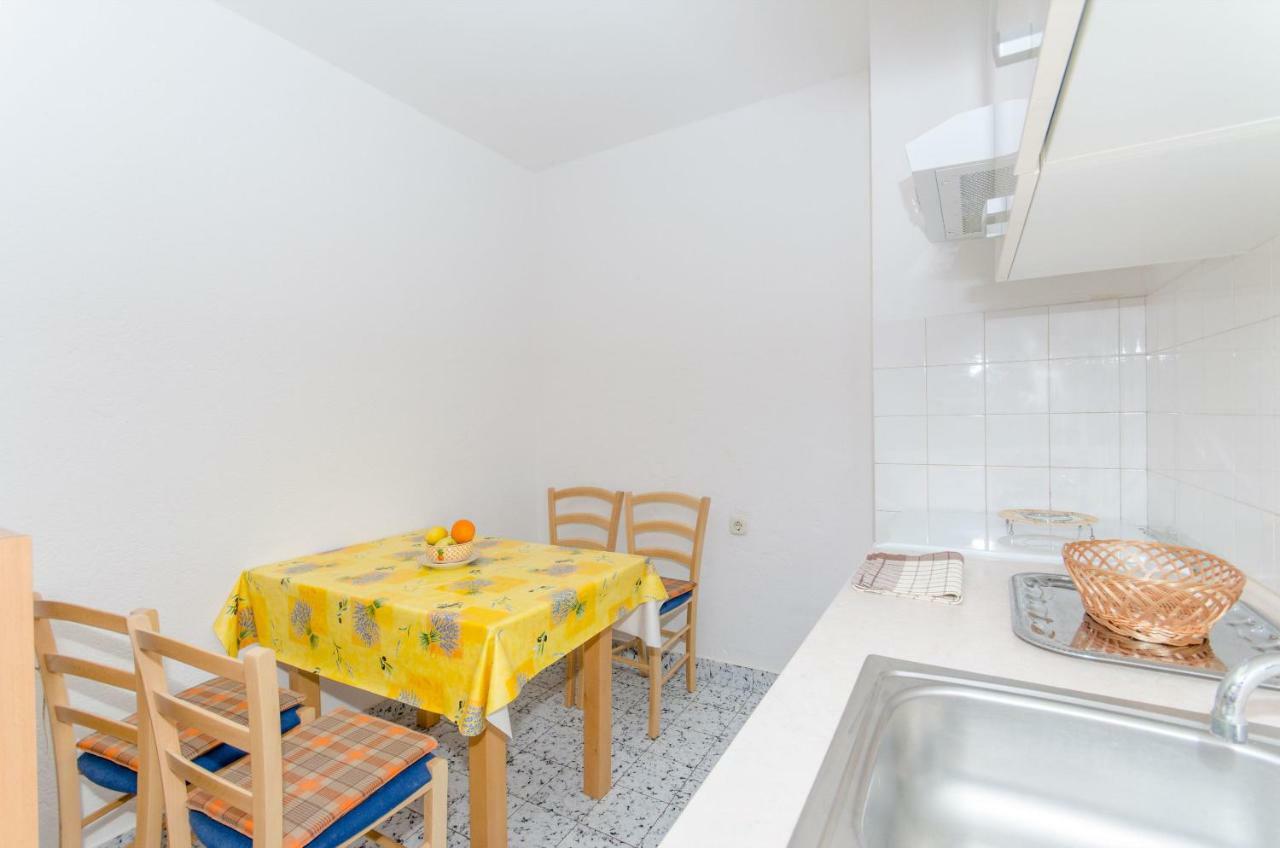 Apartments And Room Sun & Sea Podgora Exterior photo