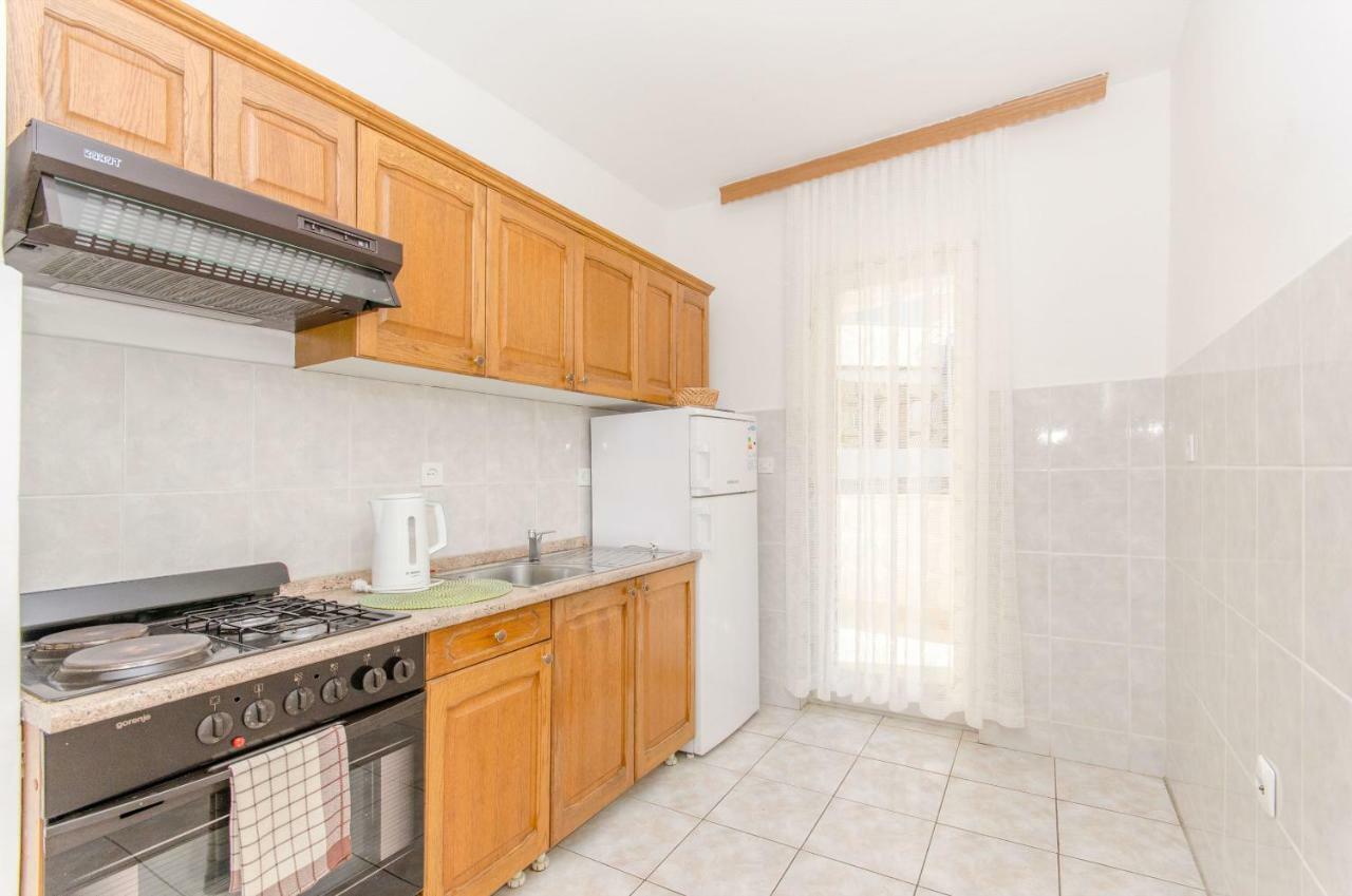 Apartments And Room Sun & Sea Podgora Exterior photo