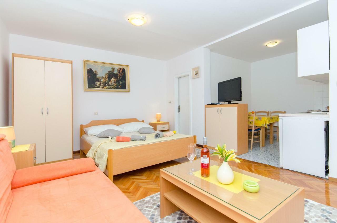 Apartments And Room Sun & Sea Podgora Exterior photo
