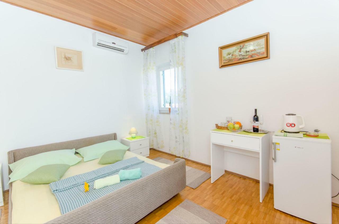 Apartments And Room Sun & Sea Podgora Exterior photo